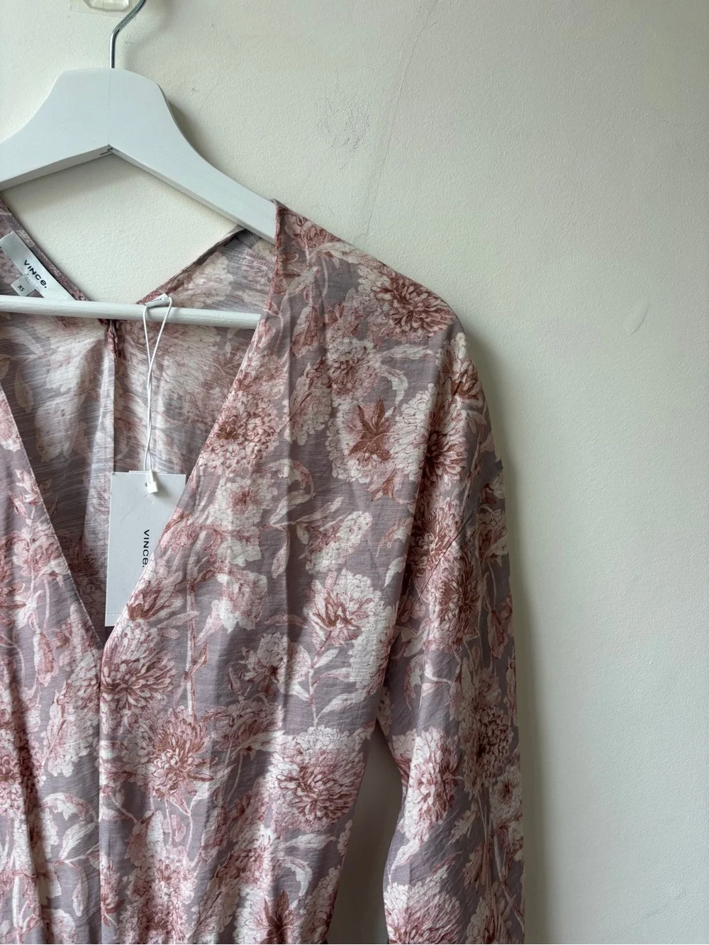 NWT Vince Floral V-Neck Midi Dress - Picture 9 of 14